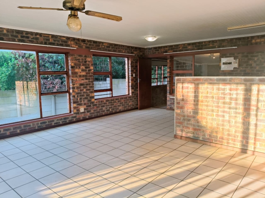 3 Bedroom Property for Sale in Wavecrest Eastern Cape